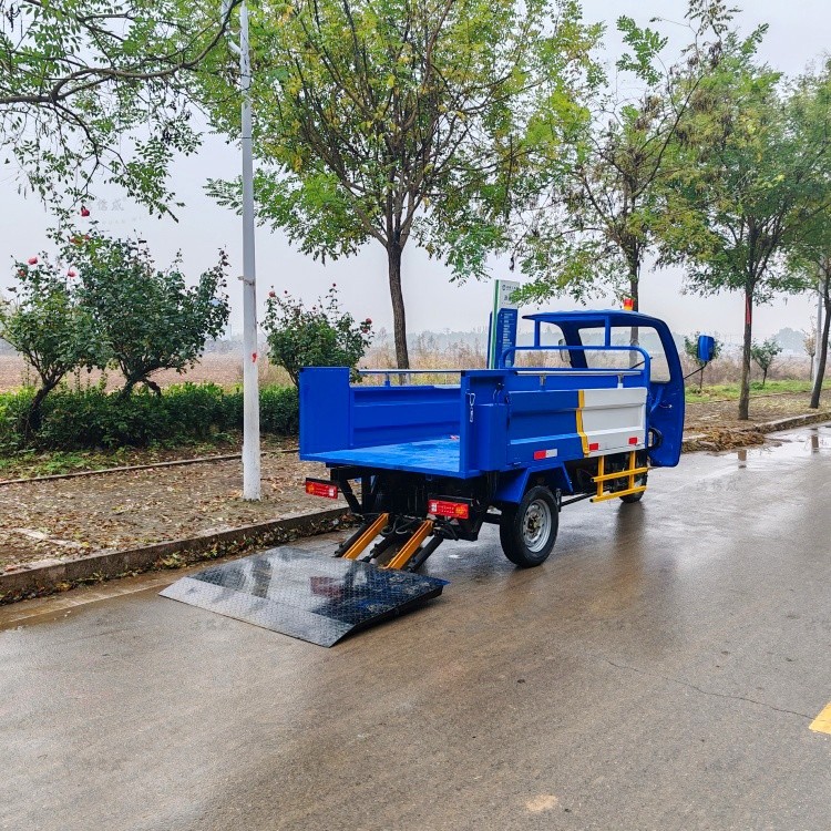 半封閉帶棚三輪液壓尾板車